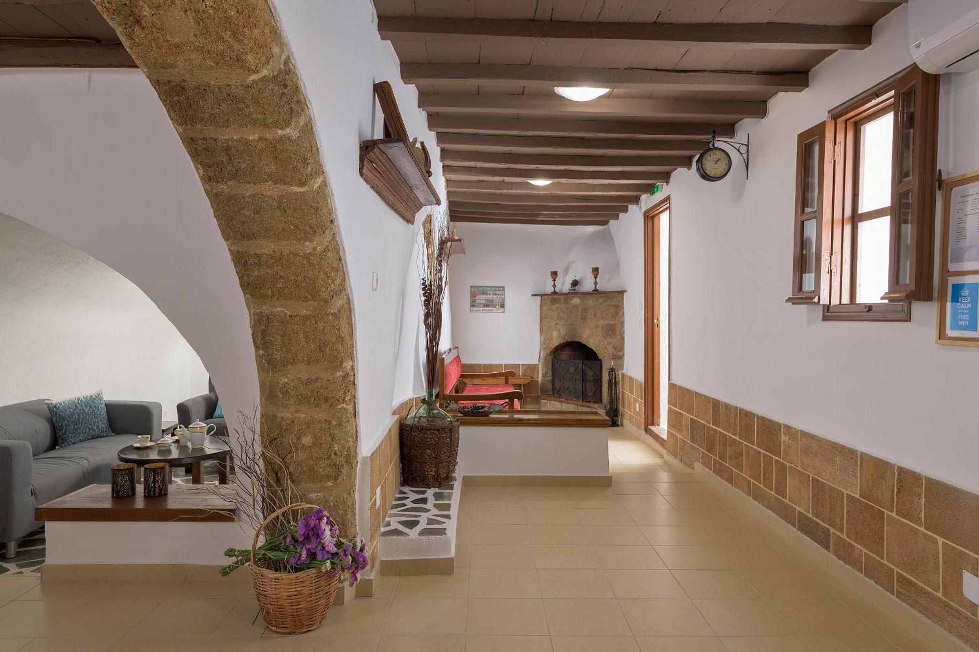 Rustic Self-Inn Rhodes City Extérieur photo